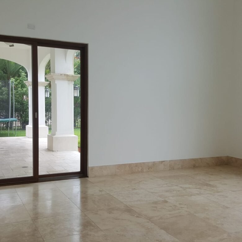 Casa en Campo de Golf : Santa María, exclusiva comunidad completa con garita de seguridad 24 horas