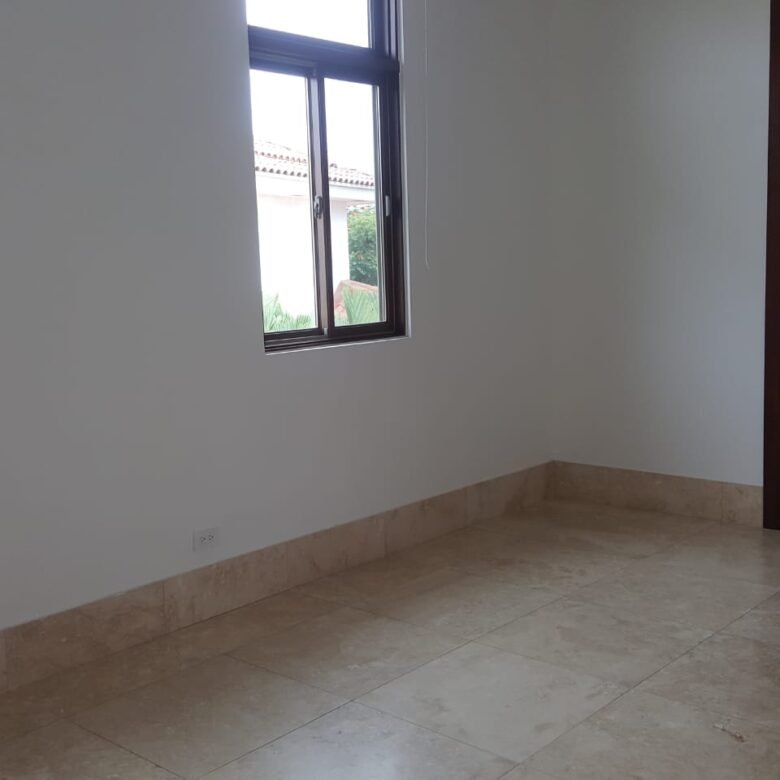 Casa en Campo de Golf : Santa María, exclusiva comunidad completa con garita de seguridad 24 horas