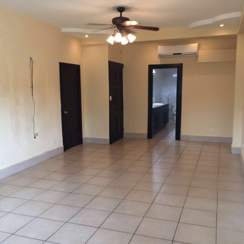 Albrook: Casa Unifamiliar, Cómoda, Colinda Area Verde – 5 Recs + Atico + Cbe