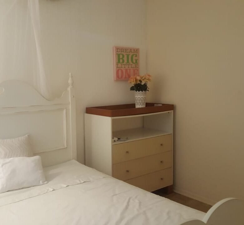 Clayton – Casa colindante con bosque: Su espacio de naturaleza privado, amoblada