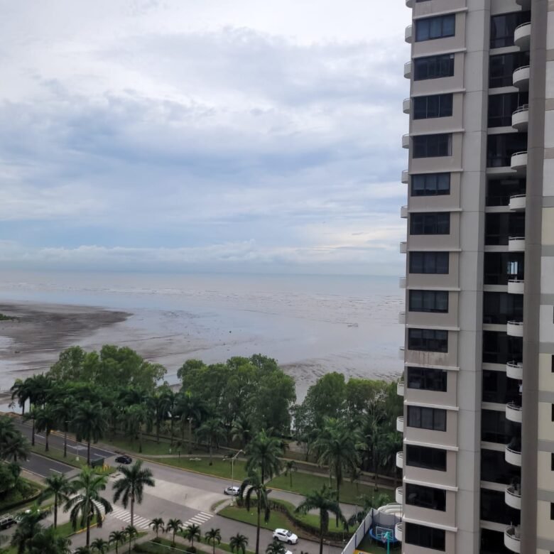 Costa del Este, Cerca Multinacionales, con vista al Mar: Excelente para Inversión, Lumiere, 210 m², 3 Recámaras + Den