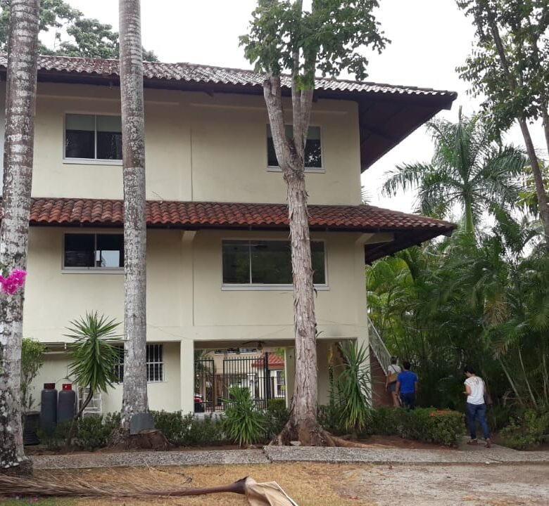 Hermosa Residencia en Albrook: 3 Habitaciones, Remodelada, 750 m² de Terreno