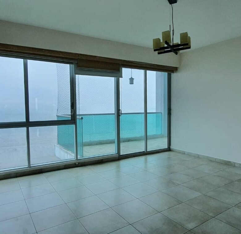 Penthouse Frente Al Mar – Costa del Este: 415 m², 4 Habitaciones, 4.5 Baños, Vista Frontal