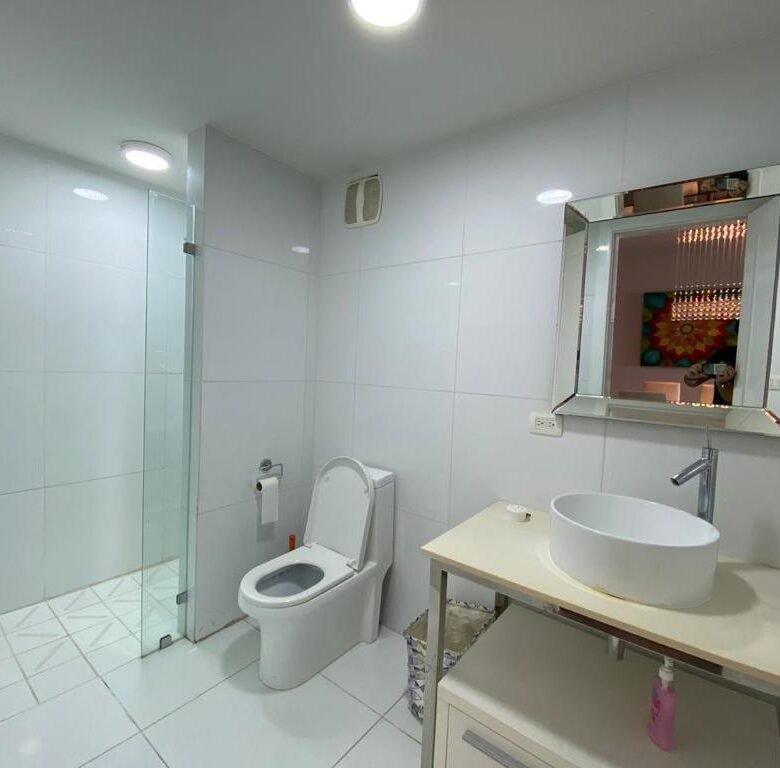 Avenida Balboa – Frente Al Mar: Viva de Lujo, Yoo Amoblado, 167 m², 2 Recámaras