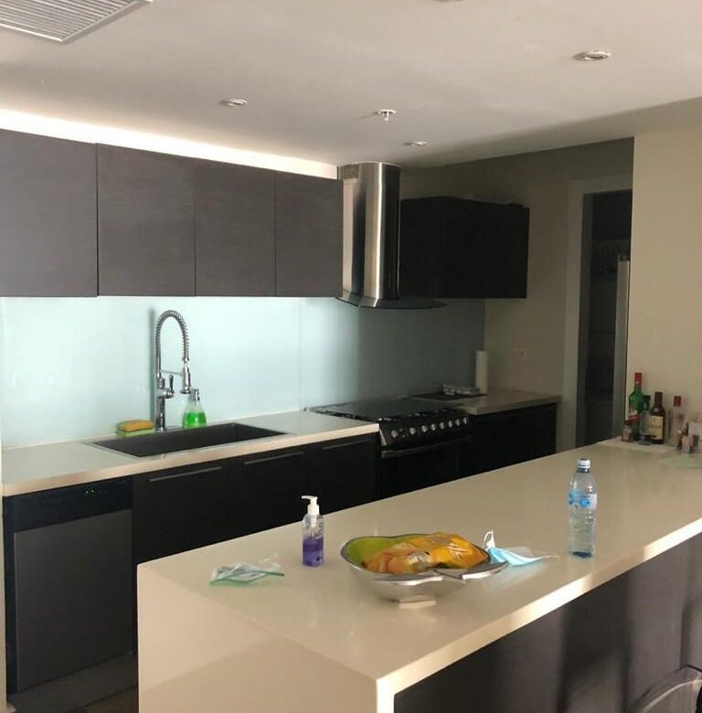 Avenida Balboa – Frente Al Mar: Viva de Lujo, Yoo Amoblado, 167 m², 2 Recámaras