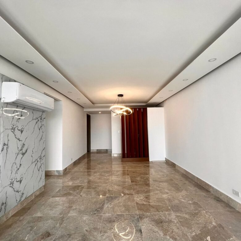 Bella Vista – Costanera: Diagonal al Parque y Cinta Costera, Apartamento de 3 Recámaras, con equipos y decoración