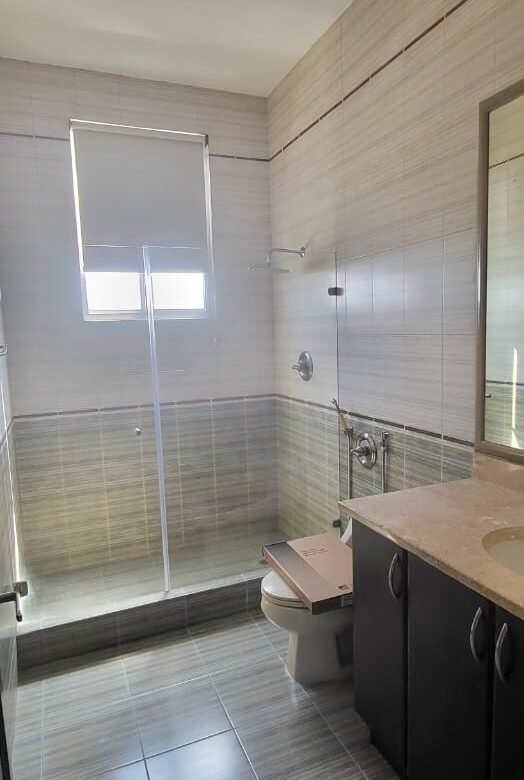 Penthouse Frente Al Mar – Costa del Este: 415 m², 4 Habitaciones, 4.5 Baños, Vista Frontal