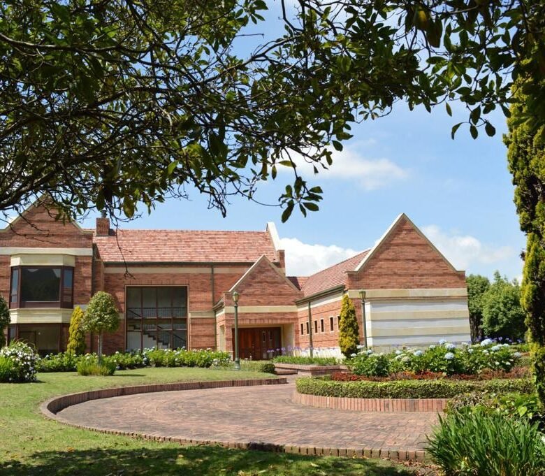 Residencia Exclusiva, a 2800 m de Altura: Bogotá, Colombia con 10,900 m² Terreno