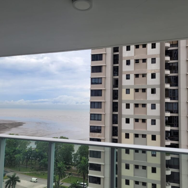 Costa del Este, Cerca Multinacionales, con vista al Mar: Excelente para Inversión, Lumiere, 210 m², 3 Recámaras + Den