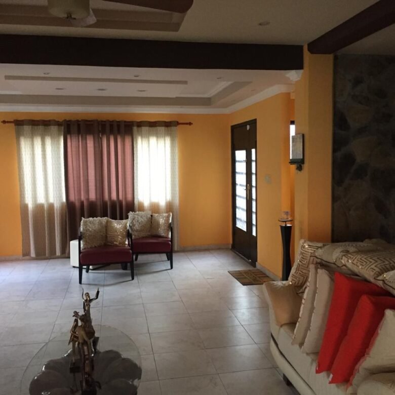 Albrook: Cómoda Residencia de 473 m², 3 Habitaciones, Amplia Terraza, Cbe