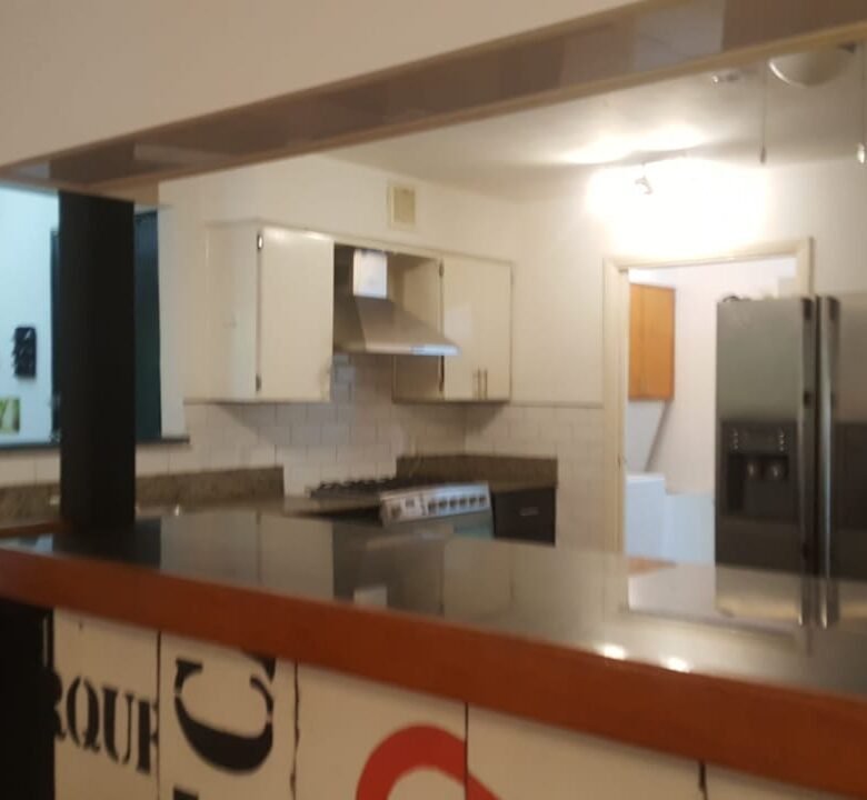 Clayton – 2 Casas colindantes con bosque, pegadas, Sector del Canal: Casas Grandes con 7 recámaras + 2 bodegas + Den