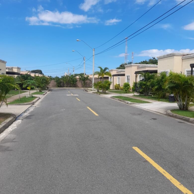 Relajación Para Usted – Viva en La Playa – Coronado: Amplia Casa con Seguridad