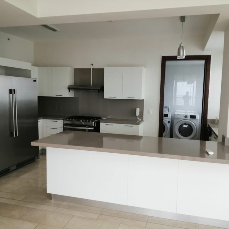 Santa Maria – Comunidad de Golf en Ciudad: Torre Greenview, 215 m², 3 Recámaras, Seguro y Pacífico