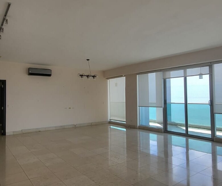 Penthouse Frente Al Mar – Costa del Este: 415 m², 4 Habitaciones, 4.5 Baños, Vista Frontal