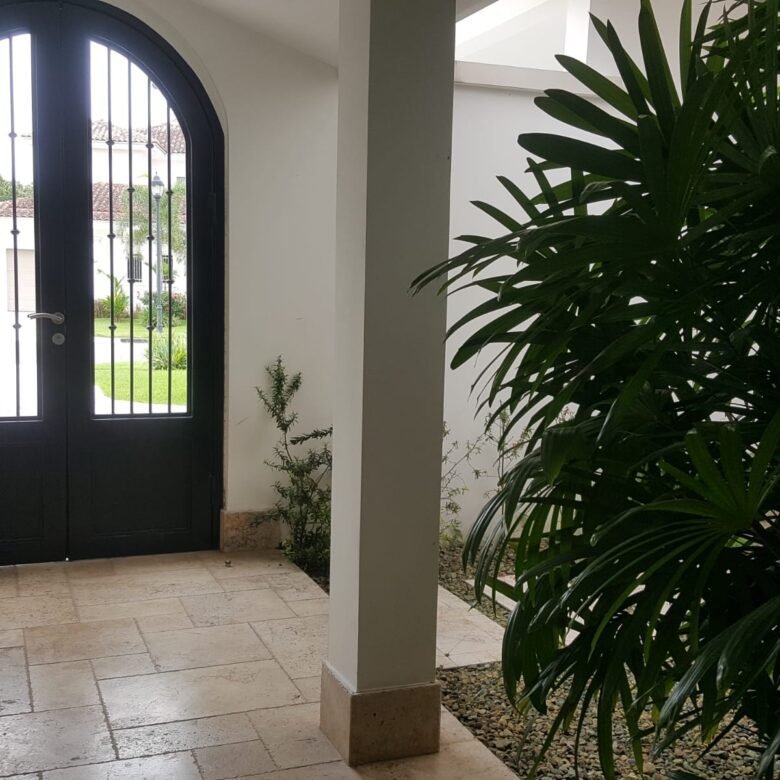 Casa en Campo de Golf : Santa María, exclusiva comunidad completa con garita de seguridad 24 horas