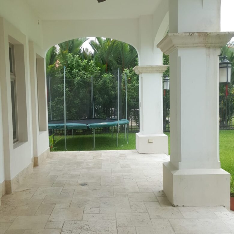 Casa en Campo de Golf : Santa María, exclusiva comunidad completa con garita de seguridad 24 horas