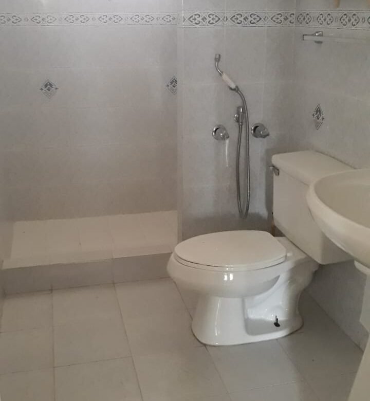 Hermosa Residencia en Albrook: 3 Habitaciones, Remodelada, 750 m² de Terreno