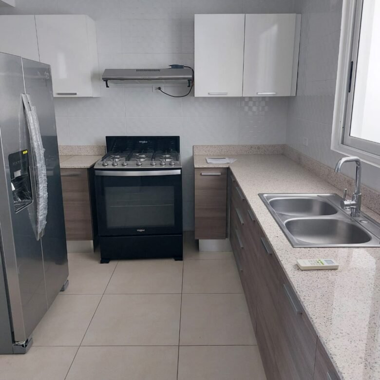 Altos de Panamá, Nuevo, Kings Park 500: 155.70 m² con 4 Recámaras y 3 Parking