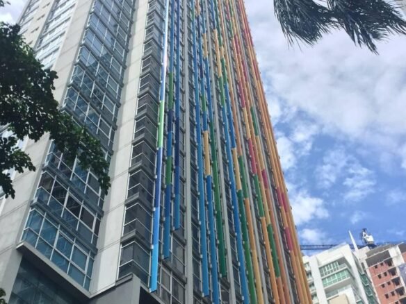 Bella Vista – Parque Urraca: Amoblada, Piso de Marmol, Oficina de 48 m²