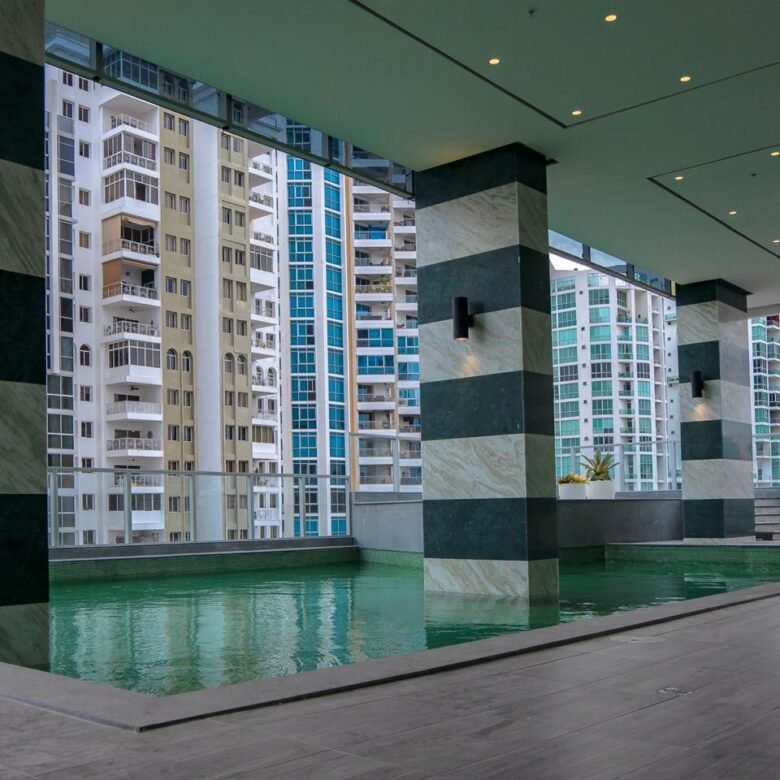 Apartamento modelo – San Francisco: Amoblado y Decorado, Apto de 3 Recs, Cbe, 2 Parking, Nuevo