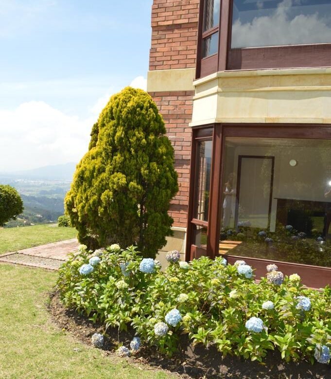 Residencia Exclusiva, a 2800 m de Altura: Bogotá, Colombia con 10,900 m² Terreno