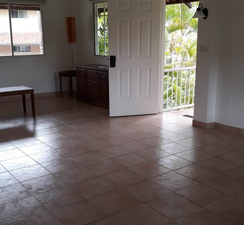 Hermosa Residencia en Albrook: 3 Habitaciones, Remodelada, 750 m² de Terreno
