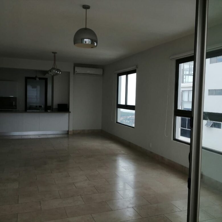 Santa Maria – Comunidad de Golf en Ciudad: Torre Greenview, 215 m², 3 Recámaras, Seguro y Pacífico