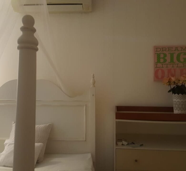 Clayton – Casa colindante con bosque: Su espacio de naturaleza privado, amoblada