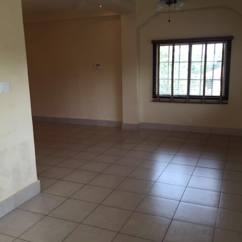 Albrook: Casa Unifamiliar, Cómoda, Colinda Area Verde – 5 Recs + Atico + Cbe