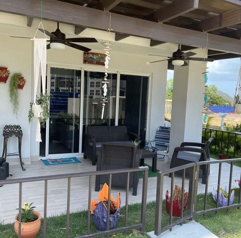 Relájese Ahora en Playa Caracol: Apto de Planta Baja con Patio, con 3 Recámaras