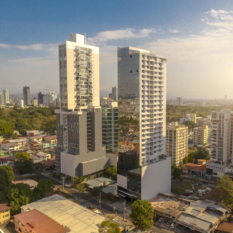 Apartamento modelo – San Francisco: Amoblado y Decorado, Apto de 3 Recs, Cbe, 2 Parking, Nuevo