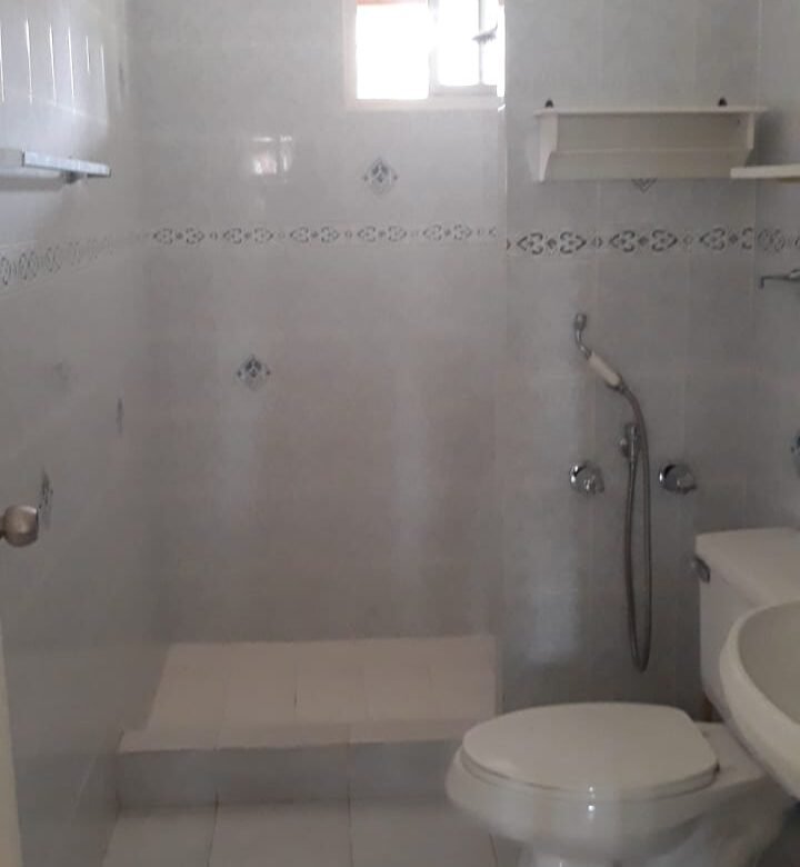 Hermosa Residencia en Albrook: 3 Habitaciones, Remodelada, 750 m² de Terreno
