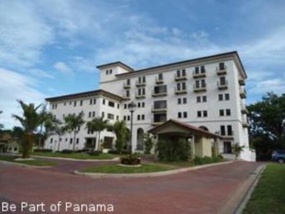 Remate! Clayton – Townhome de 223.43 M²: Embassy Village Town House de 2 Niveles