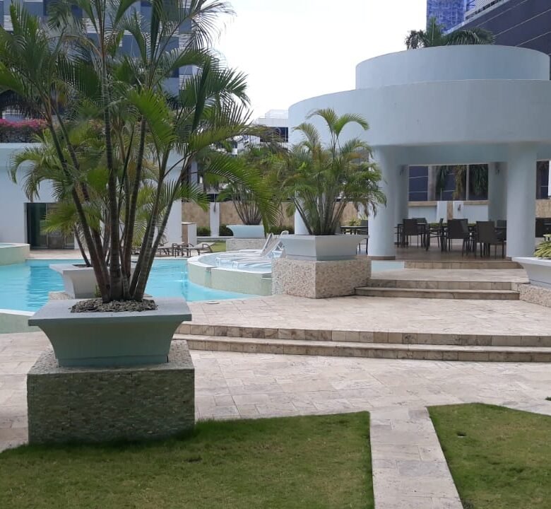 Penthouse Frente Al Mar – Costa del Este: 415 m², 4 Habitaciones, 4.5 Baños, Vista Frontal