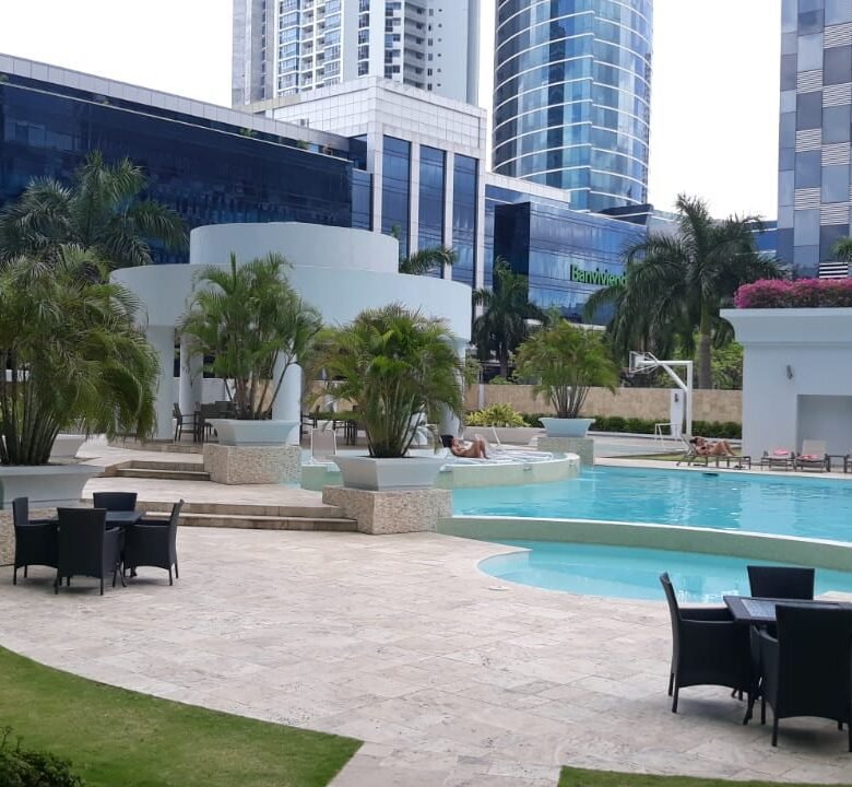 Penthouse Frente Al Mar – Costa del Este: 415 m², 4 Habitaciones, 4.5 Baños, Vista Frontal