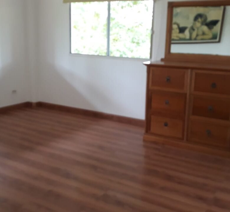 Hermosa Residencia en Albrook: 3 Habitaciones, Remodelada, 750 m² de Terreno
