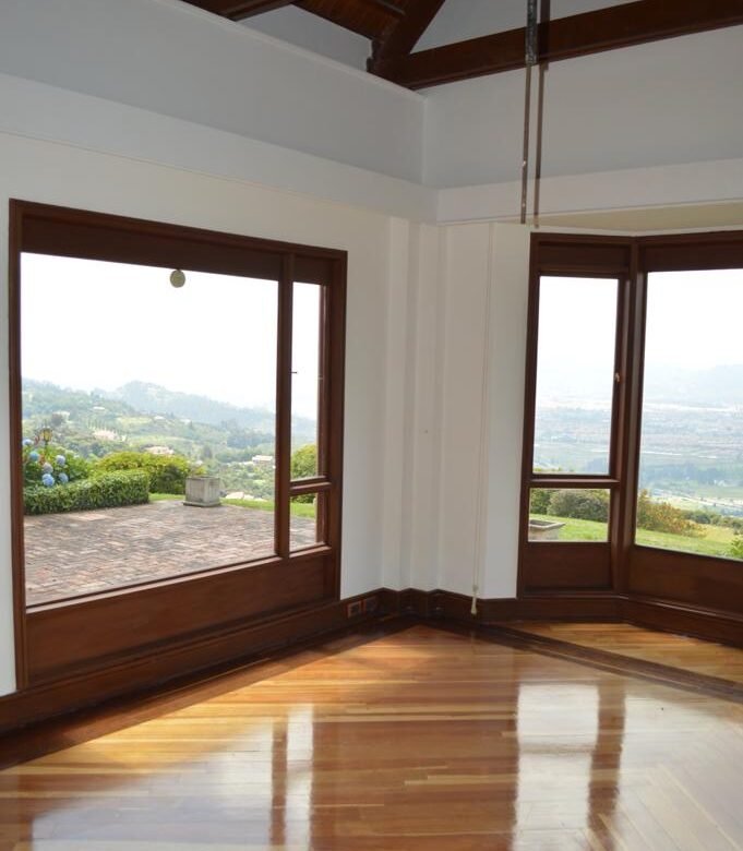 Residencia Exclusiva, a 2800 m de Altura: Bogotá, Colombia con 10,900 m² Terreno