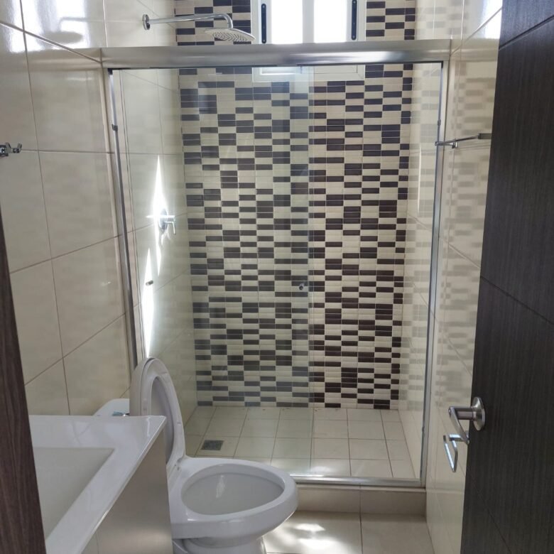 Altos de Panamá, Nuevo, Kings Park 500: 155.70 m² con 4 Recámaras y 3 Parking