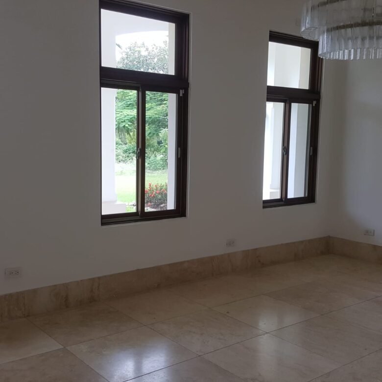 Casa en Campo de Golf : Santa María, exclusiva comunidad completa con garita de seguridad 24 horas