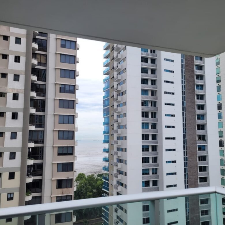 Costa del Este, Cerca Multinacionales, con vista al Mar: Excelente para Inversión, Lumiere, 210 m², 3 Recámaras + Den
