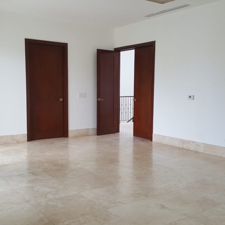 Casa en Campo de Golf : Santa María, exclusiva comunidad completa con garita de seguridad 24 horas