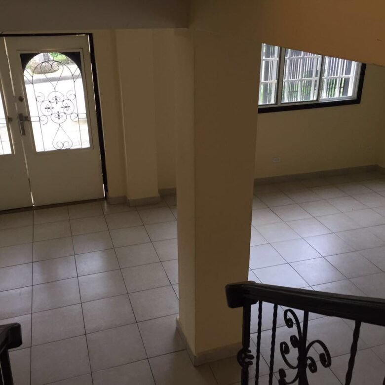 Albrook: Casa Unifamiliar, Cómoda, Colinda Area Verde – 5 Recs + Atico + Cbe