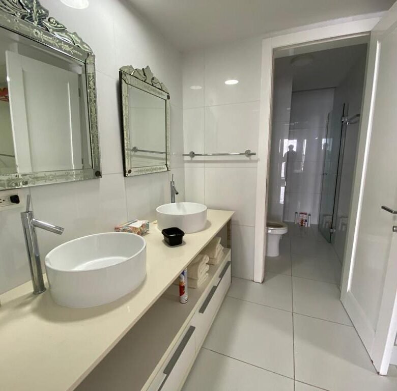 Avenida Balboa – Frente Al Mar: Viva de Lujo, Yoo Amoblado, 167 m², 2 Recámaras