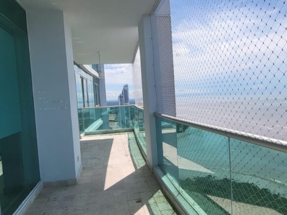 Penthouse Frente Al Mar – Costa del Este: 415 m², 4 Habitaciones, 4.5 Baños, Vista Frontal