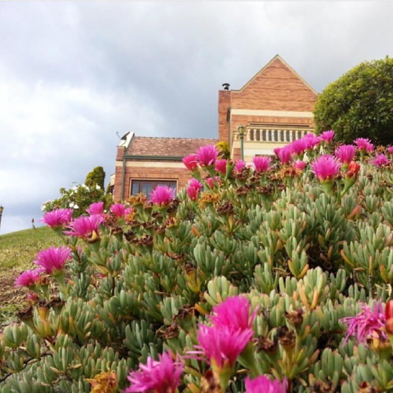 Residencia Exclusiva, a 2800 m de Altura: Bogotá, Colombia con 10,900 m² Terreno