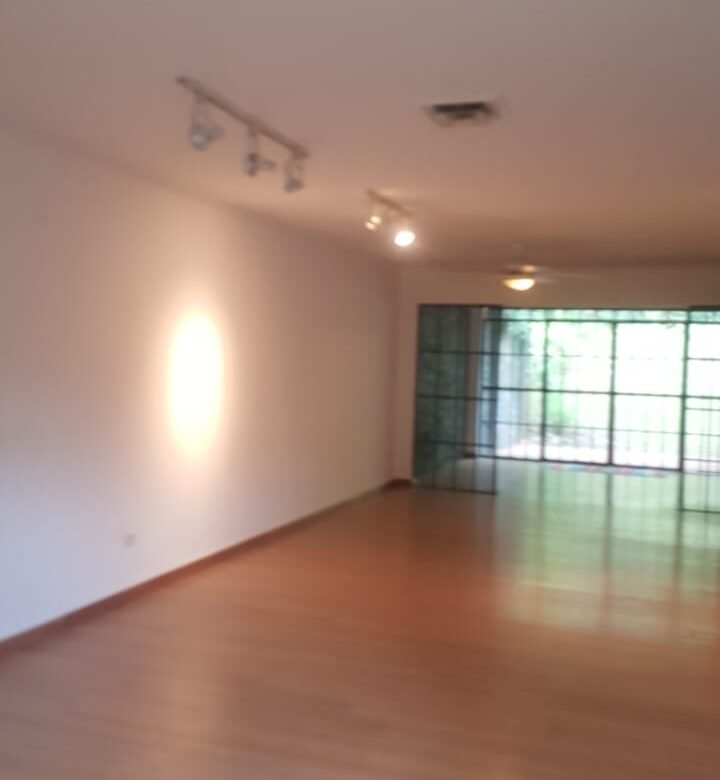 Clayton – 2 Casas colindantes con bosque, pegadas, Sector del Canal: Casas Grandes con 7 recámaras + 2 bodegas + Den