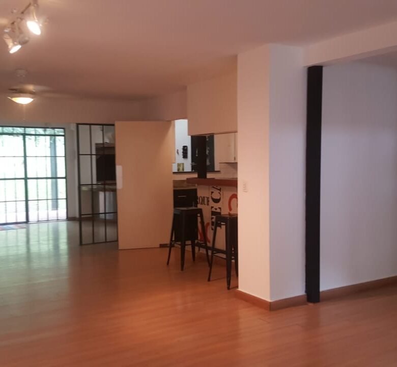 Clayton – 2 Casas colindantes con bosque, pegadas, Sector del Canal: Casas Grandes con 7 recámaras + 2 bodegas + Den
