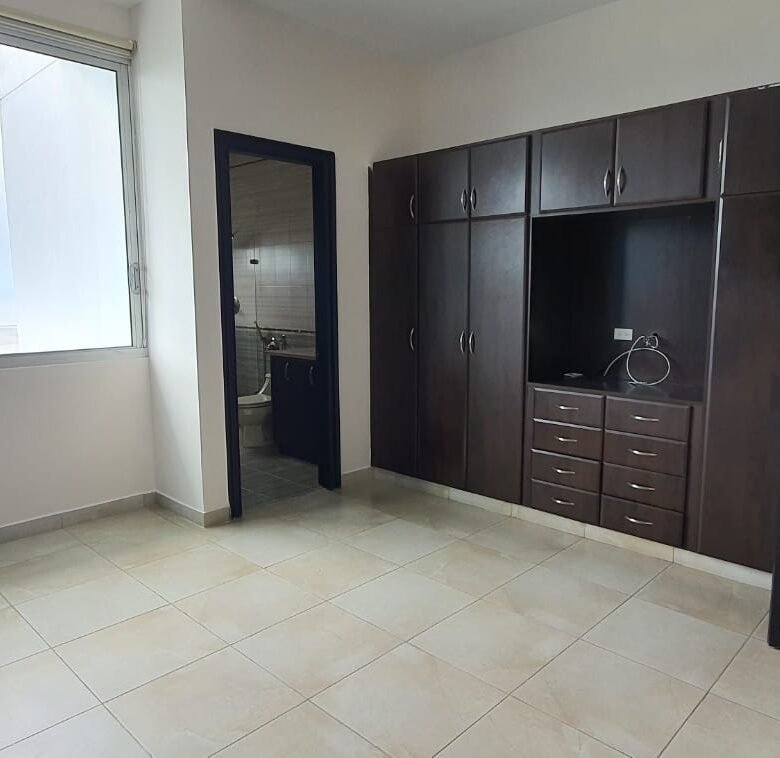 Penthouse Frente Al Mar – Costa del Este: 415 m², 4 Habitaciones, 4.5 Baños, Vista Frontal