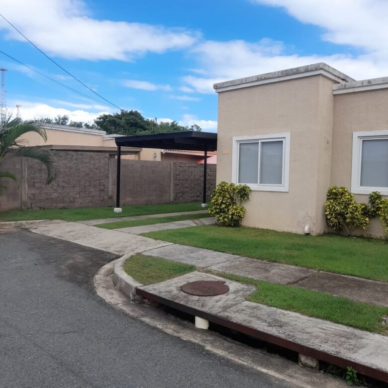 Relajación Para Usted – Viva en La Playa – Coronado: Amplia Casa con Seguridad