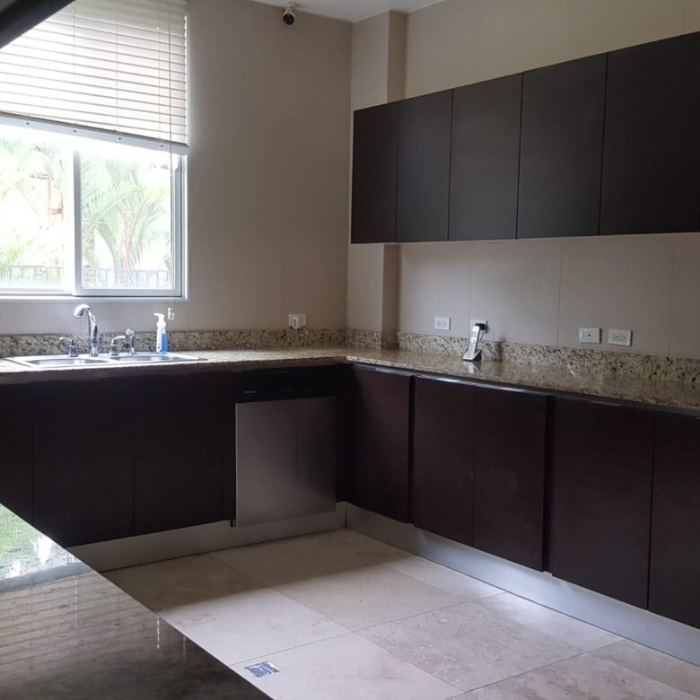 Casa en Campo de Golf : Santa María, exclusiva comunidad completa con garita de seguridad 24 horas